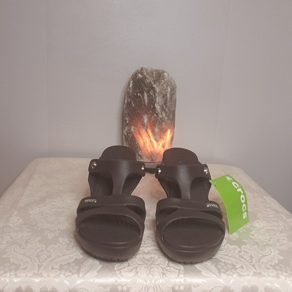 CROCS Cyprus V- Size 8
